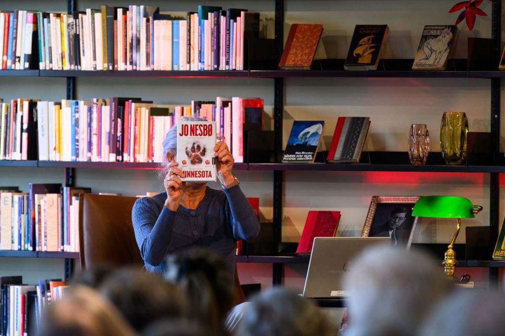 Prisvinner Jo Nesbø i samtale med Helle Stensbak